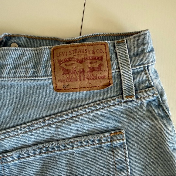 Women’s Signature by Levi Strauss Light Blue Distressed Jean Shorts - Picture 4 of 7